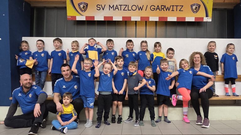 Osterhase bei den Handballzwergen