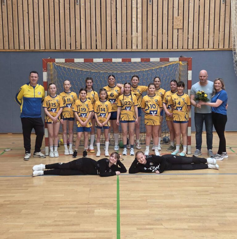 Neue Trikots und strahlende Gesichter